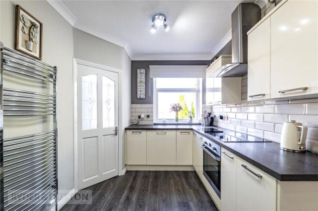 4 bed Semi-Detached for sale Image 8