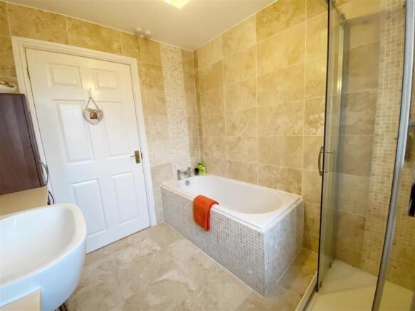 Bathroom 2.jpg