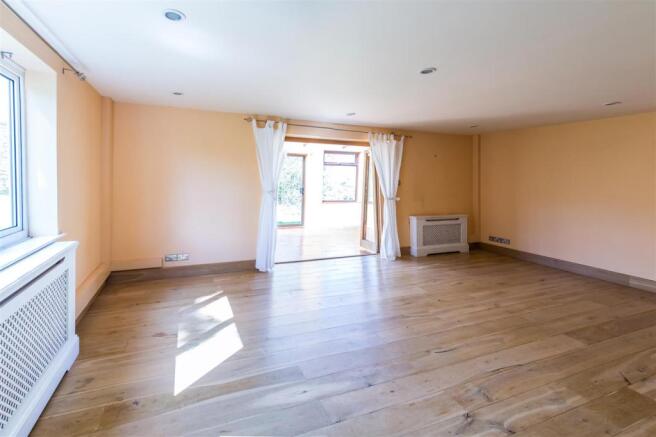 Living Room 2.jpg