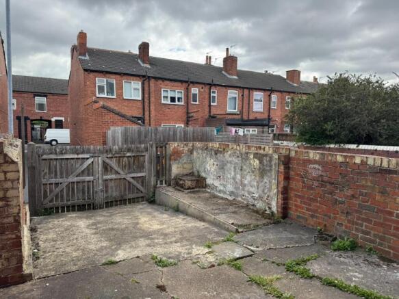 2 bed End of Terrace to rent Image 8