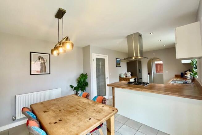 4 bed Detached for sale Image 7