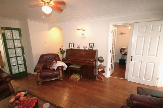 Living Room d.JPG