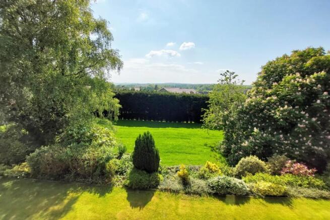 2 bed Flat for sale Image 5