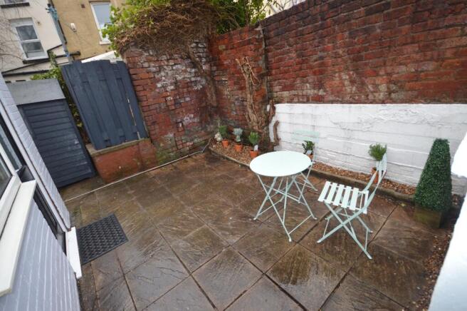 2 bed End of Terrace to rent Image 9