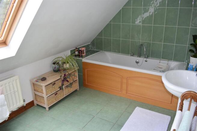 BATHROOM 2