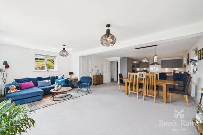 4 bed Detached for sale Image 11