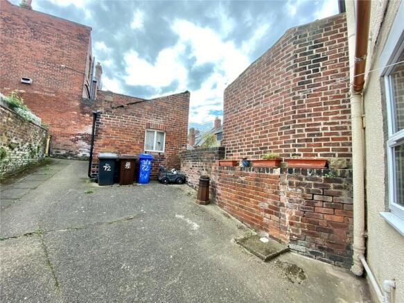 3 bed House to rent Image 12