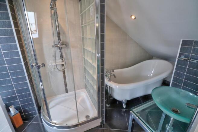 Bedroom with En-Suite Bathroom