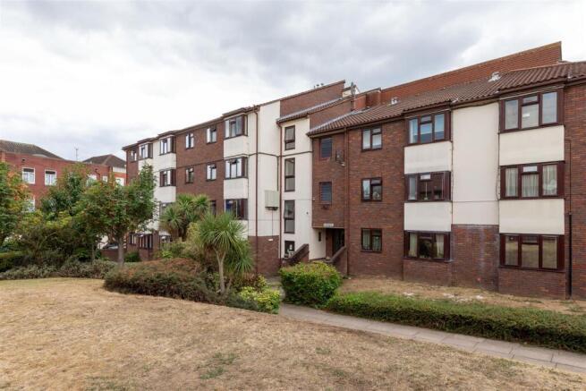 Teresa Mews, E17