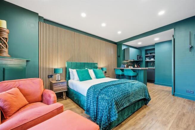 Saxton Mee 1 Commercial Road 0005.jpg