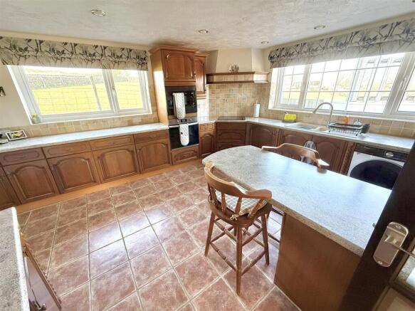 Kitchen 1.jpeg