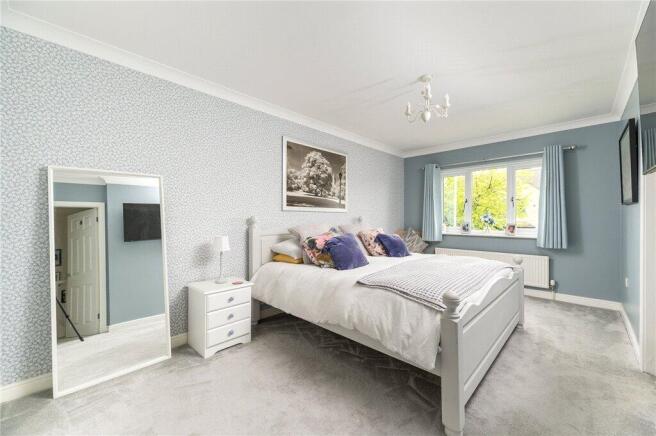 5 bed Detached for sale Image 6