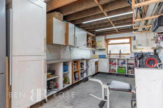 Garage/Workshop