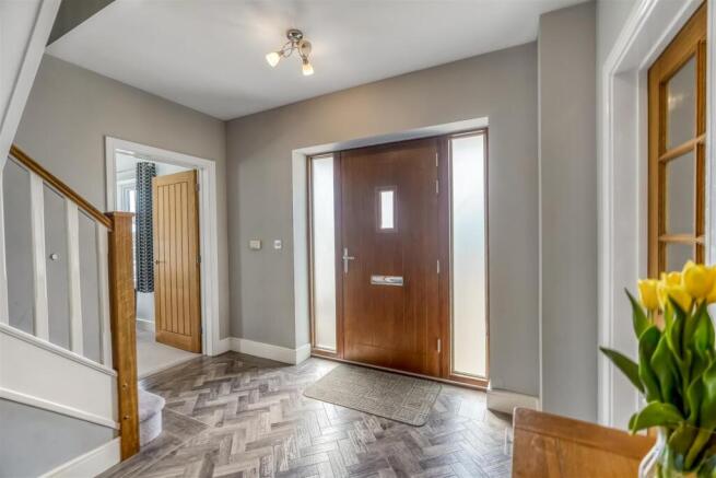 4 bed Detached for sale Image 4