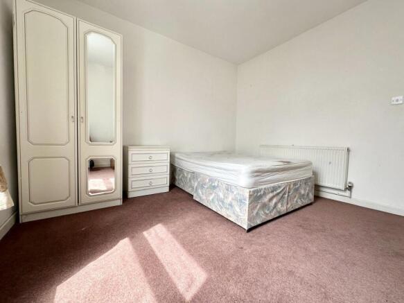 2 bed Apartment to rent Image 5