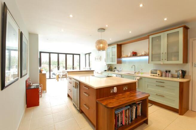 33 Woodcroft Av-3.jpg