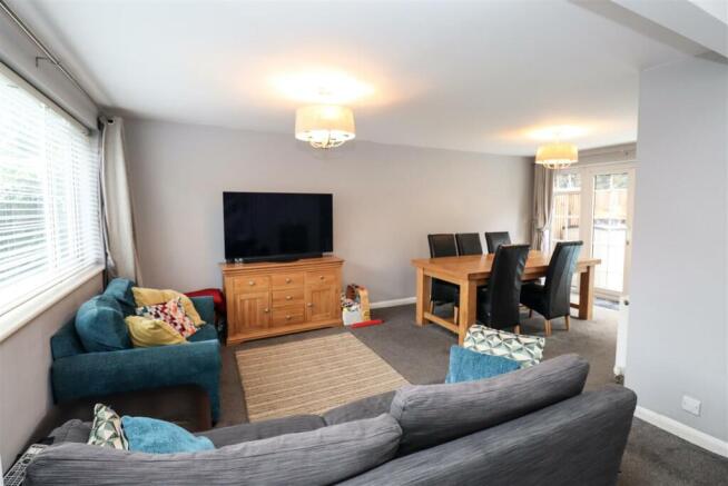 Lounge/Dining Room