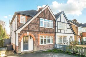 16, Hampton Court Avenue, East Molesey KT8 0BQ