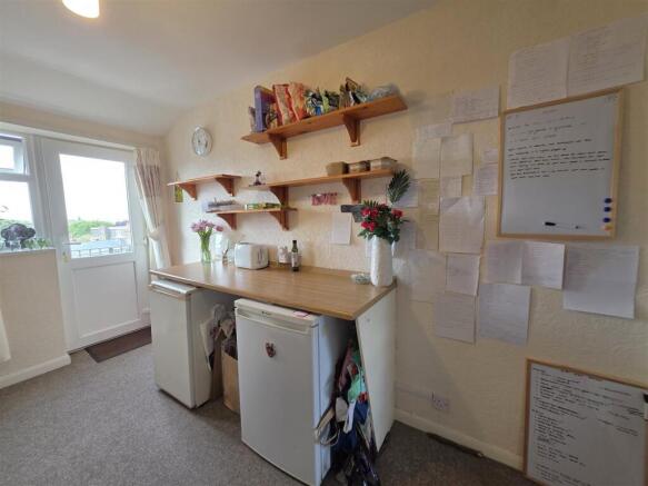 1 bed Flat for sale Image 4