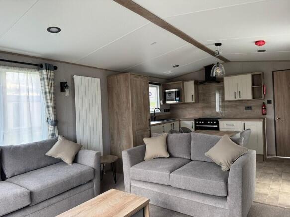 Lounge - Dining -...