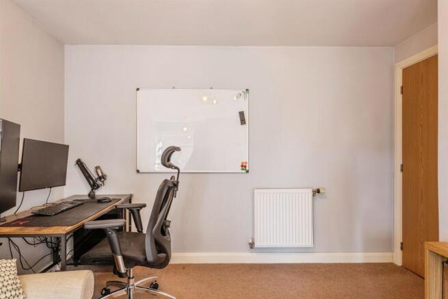 Ruskin Close, Taunton photo 4