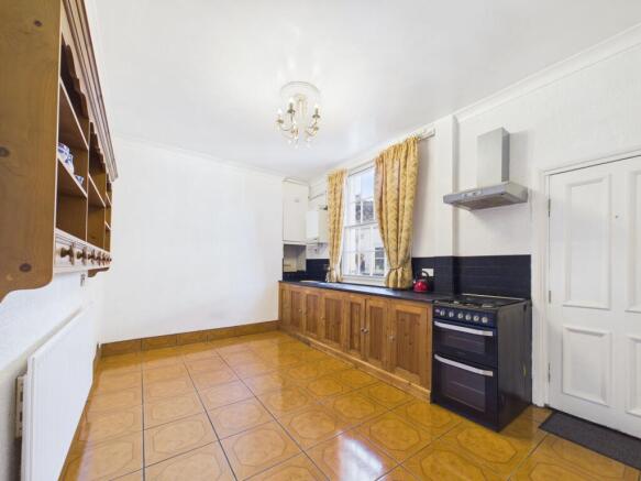 4 bed Semi-Detached for sale Image 6