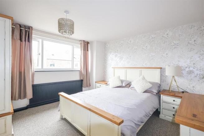 5 bed Detached for sale Image 6