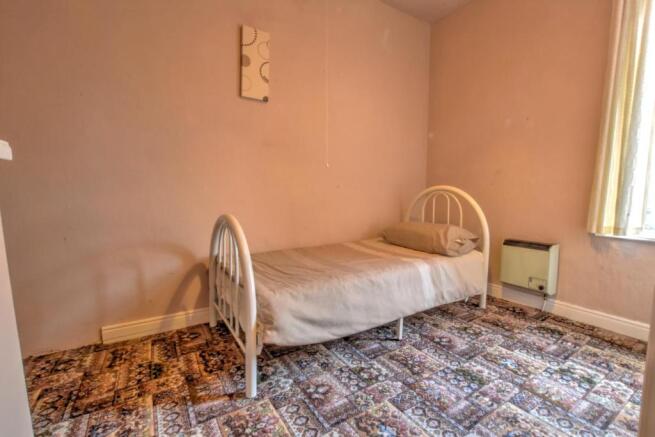Bed 2.jpg
