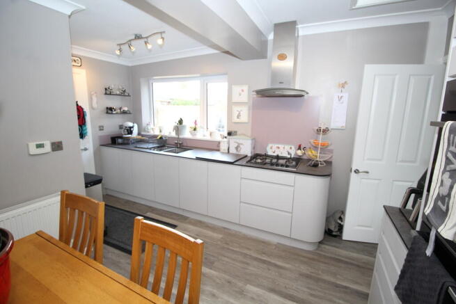 2 bed Semi-Detached Bungalow for sale Image 6