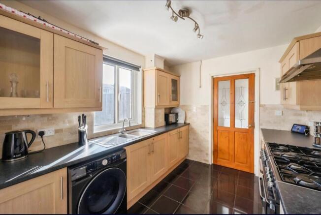3 bed Semi-Detached for sale Image 10