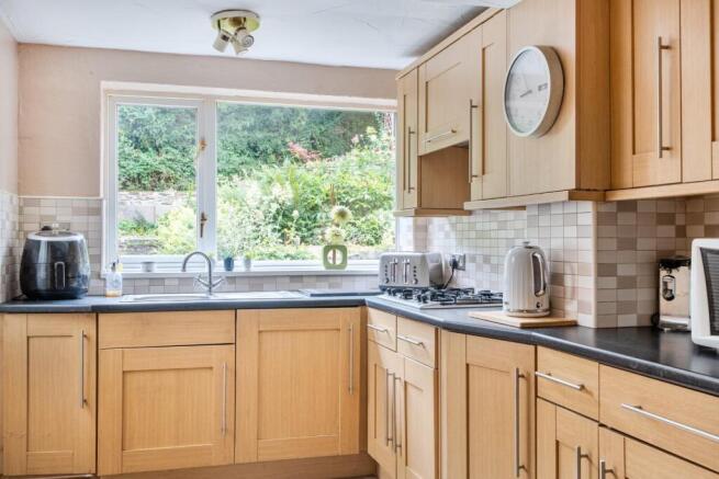 3 bed Semi-Detached for sale Image 4