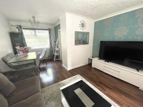 3 bed Semi-Detached for sale Image 3