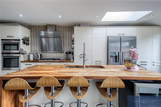 Kitchen 2.jpg
