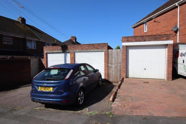 Garage (Middle).JPG