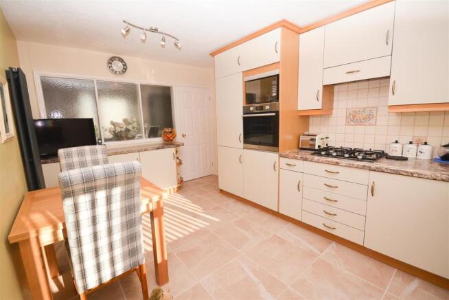 kitchen 1.jpg