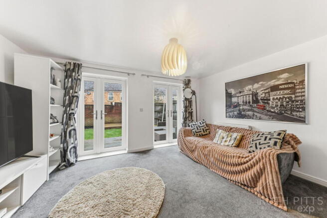3 bed Town House for sale Image 7
