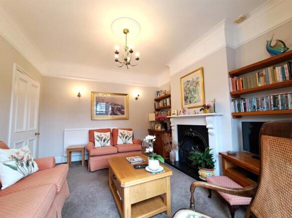 Livign room 2.jpg