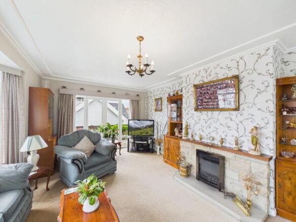 4 bed Detached Bungalow for sale Image 4