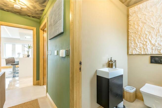 4 bed House for sale Image 6
