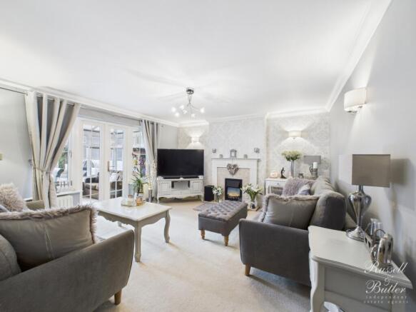 CAM01995G0-PR0394-STILL019