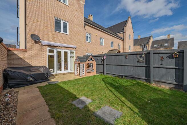 Buttercup Avenue, Eynesbury, St. Neots, Cambridgeshire photo 4