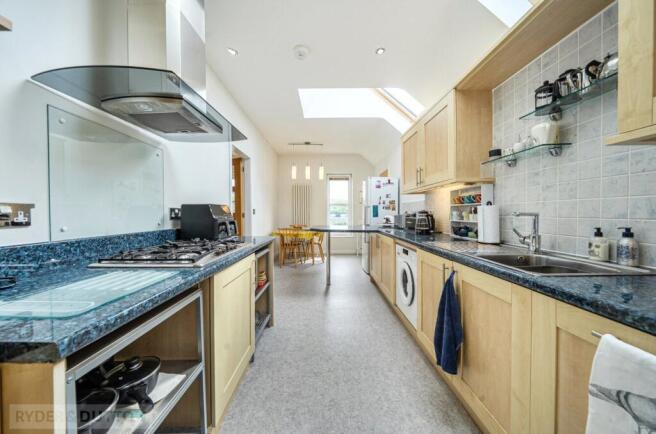3 bed Apartment for sale Image 5