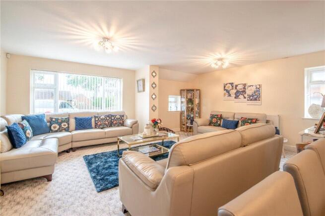 4 bed Detached for sale Image 9
