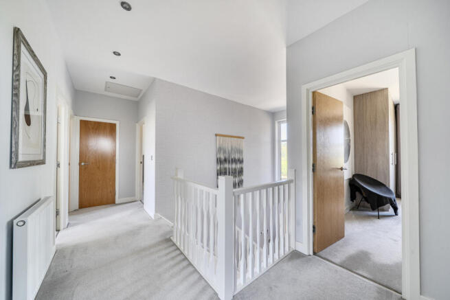5 bed Detached for sale Image 9