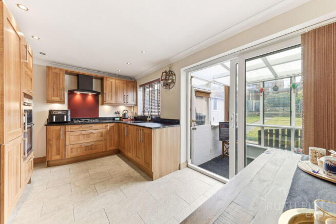 3 bed Semi-Detached for sale Image 12