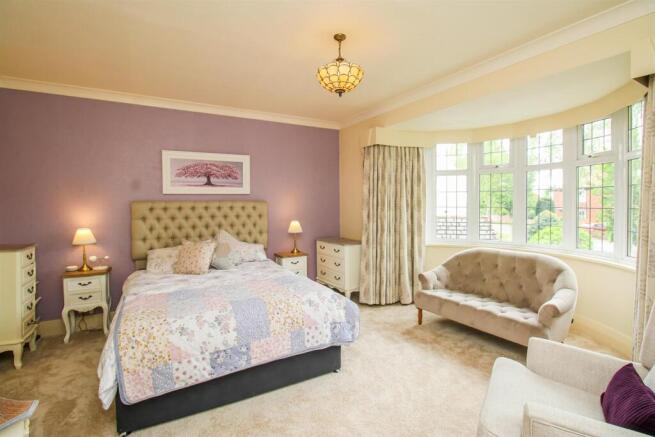 4 bed Detached for sale Image 11