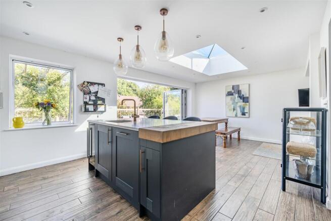 Kitchen / dining room