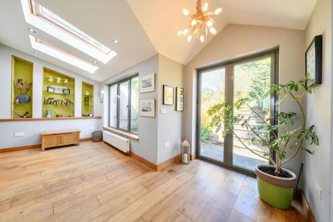 4 bed Detached for sale Image 8