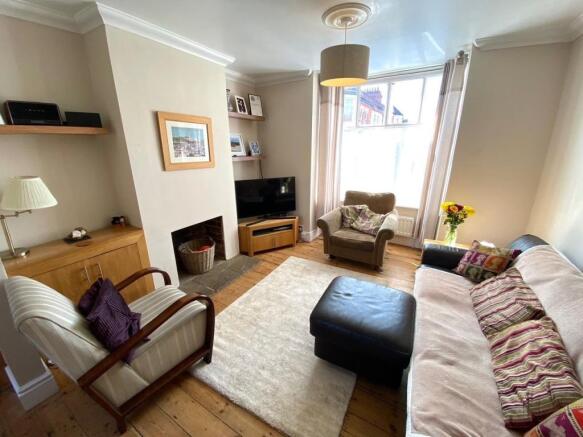 LOUNGE/DINING ROOM