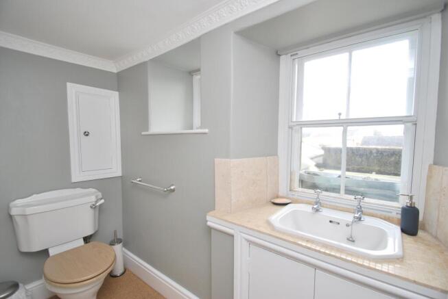 Cloakroom/wc